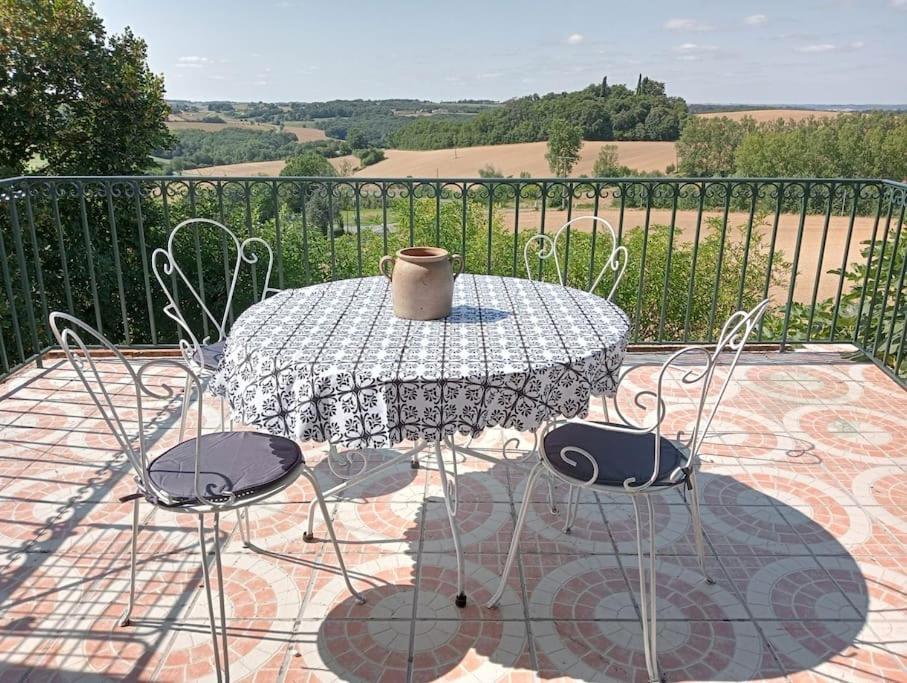 Maison De Village Avec Superbe Vue Cuq  Exterior foto